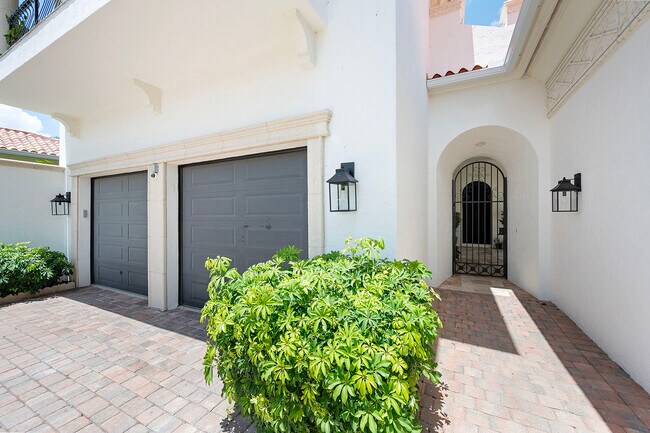 2749 Medallist Ln in Naples, FL - Building Photo - Building Photo