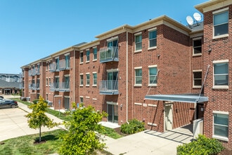 Bricks at Waukee East Apartments in Waukee, IA - Foto de edificio - Building Photo