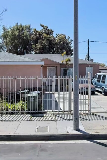 834 Rosecrans Ave in Compton, CA - Foto de edificio - Building Photo