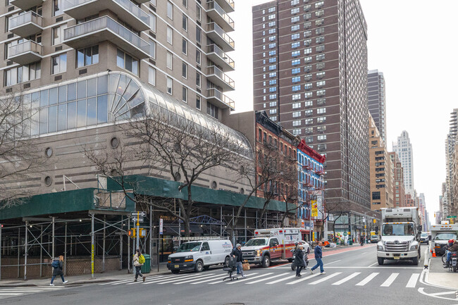 The Monarch in New York, NY - Foto de edificio - Building Photo