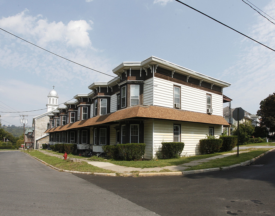 21 Barclay St in Canajoharie, NY - Building Photo