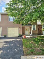 149 Skipton Pl in Franklin Township, NJ - Building Photo
