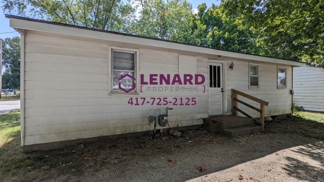 241 E Jefferson St in Marshfield, MO - Building Photo - Building Photo