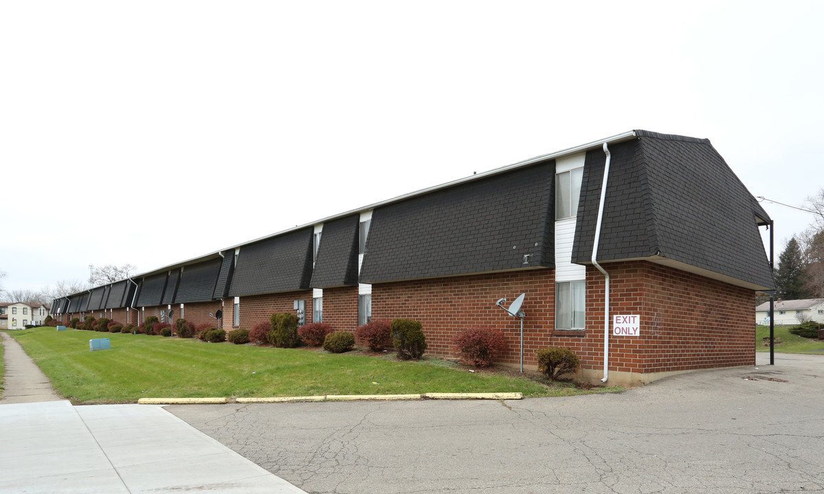 Everett Park in Newark, OH - Building Photo