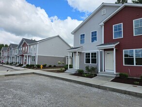 2 Megway Ct in Hooksett, NH - Building Photo - Building Photo