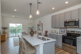 98 Penn Place in Enola, PA - Building Photo - Interior Photo