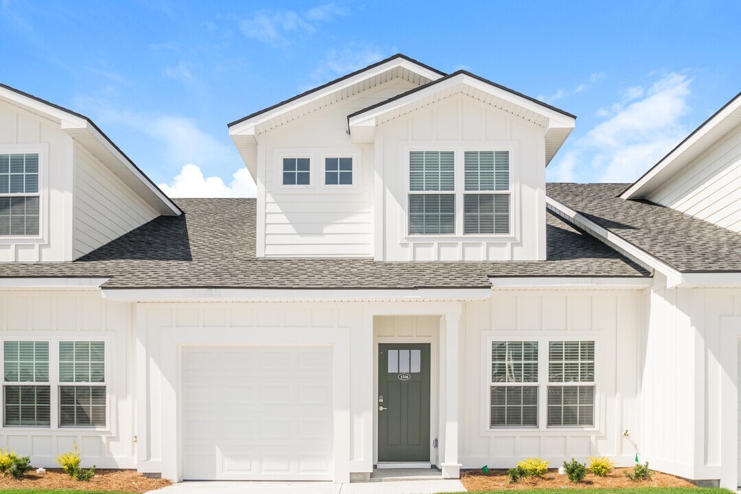 1216 Walker Point Way in Brunswick, GA - Building Photo
