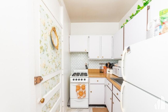 property at 3024 N Halsted St