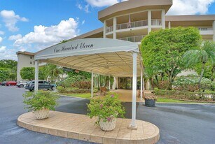 535 Oaks Dr in Pompano Beach, FL - Building Photo