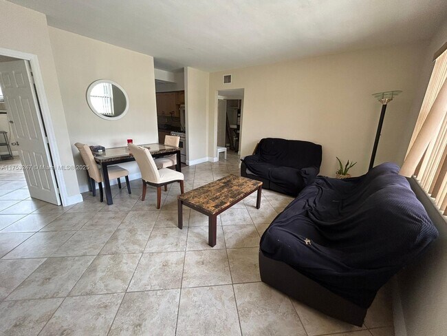 7720 Byron Ave in Miami Beach, FL - Building Photo - Building Photo