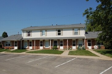 STERLING COURT APARTMENTS in Frankfort, IN - Building Photo