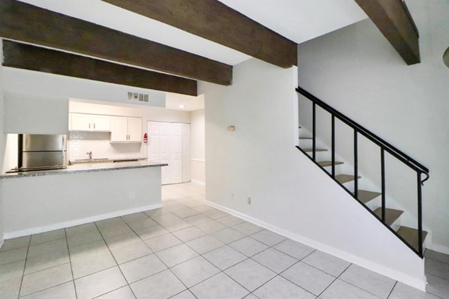 5929 Queensloch Dr in Houston, TX - Building Photo - Building Photo