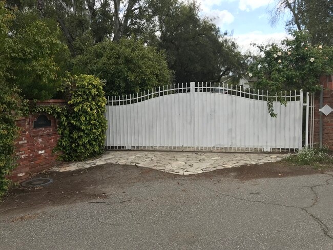 property at 10255 Kashmere Ln