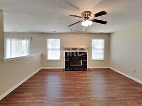 5904 Jackie Ln in Indianapolis, IN - Foto de edificio - Building Photo