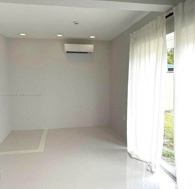 1954 Thomas St in Hollywood, FL - Building Photo - Building Photo