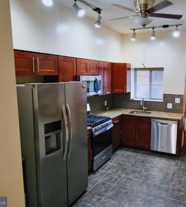 2223 Brookfield Ave in Baltimore, MD - Building Photo - Building Photo