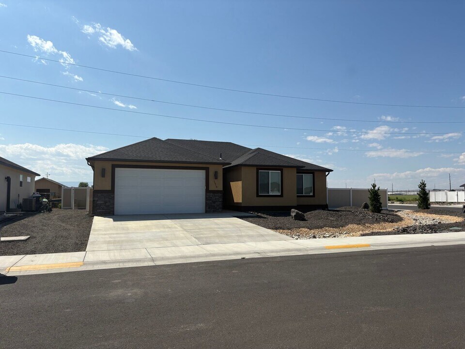 1918 9th Ave SW in Quincy, WA - Building Photo