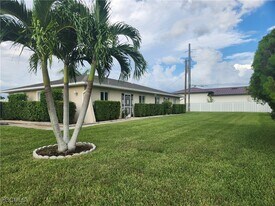 1623 SW Santa Barbara Pl in Cape Coral, FL - Building Photo