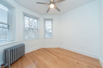 61 Park Dr, Unit 5 in Boston, MA - Foto de edificio - Building Photo