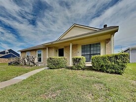 7621 Pebble Beach Dr in Rowlett, TX - Building Photo