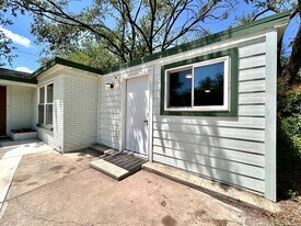 2309 Devonshire Dr in Austin, TX - Building Photo
