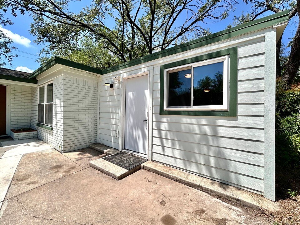 2309 Devonshire Dr in Austin, TX - Building Photo