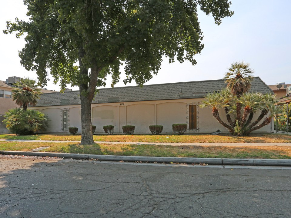 3332 E Sierra Madre Ave in Fresno, CA - Building Photo