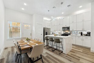 3828 Noah St in Houston, TX - Building Photo