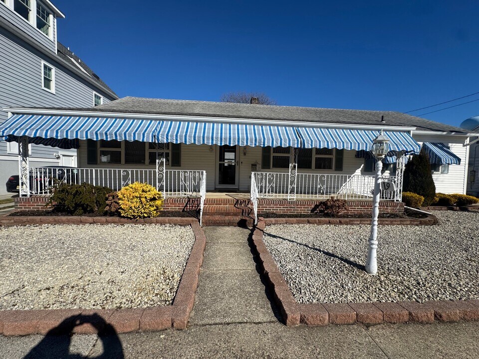 19 N Manor Ave in Longport, NJ - Building Photo