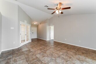 719 Roma Ave S in Lehigh Acres, FL - Foto de edificio - Building Photo
