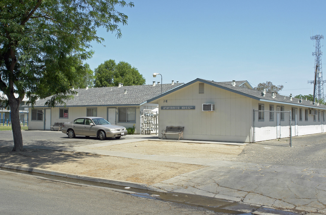 101 East 12th Street in Merced, CA - Foto de edificio