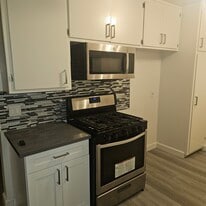 Hawthorne Chateau Apartments in Hawthorne, CA - Building Photo