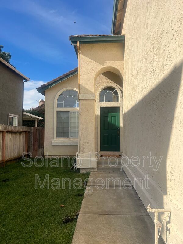 411 Dickey Ct in Suisun City, CA - Building Photo - Building Photo