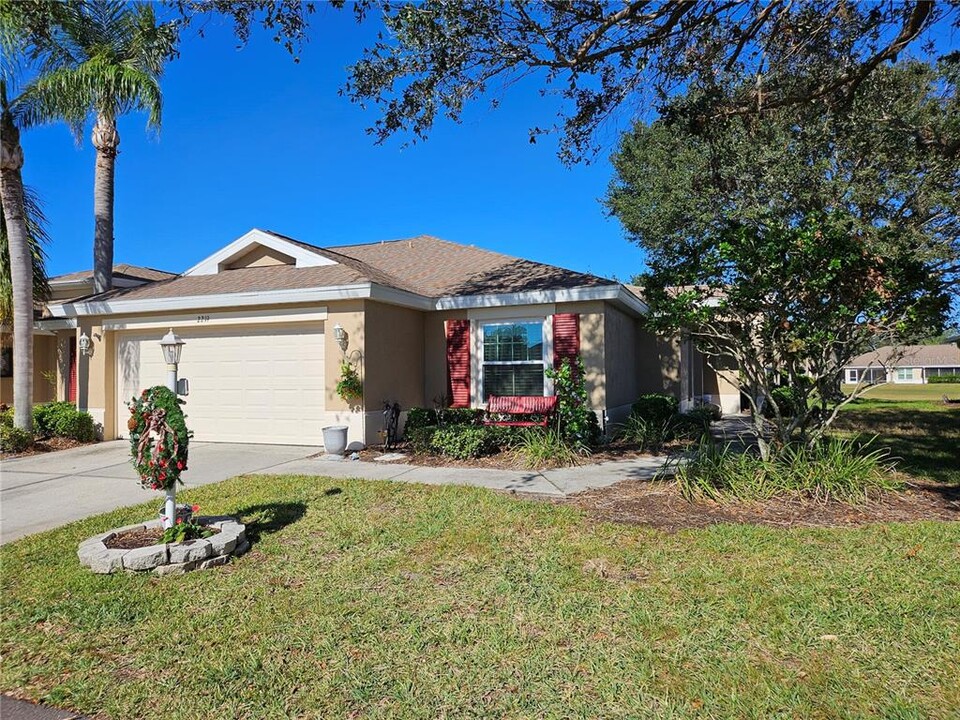 2219 Brookfield Greens Cir in Sun City Center, FL - Building Photo