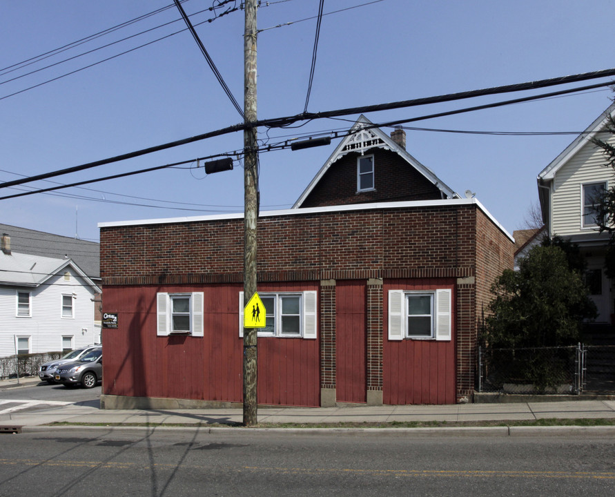 63 Grace Church St in Port Chester, NY - Foto de edificio