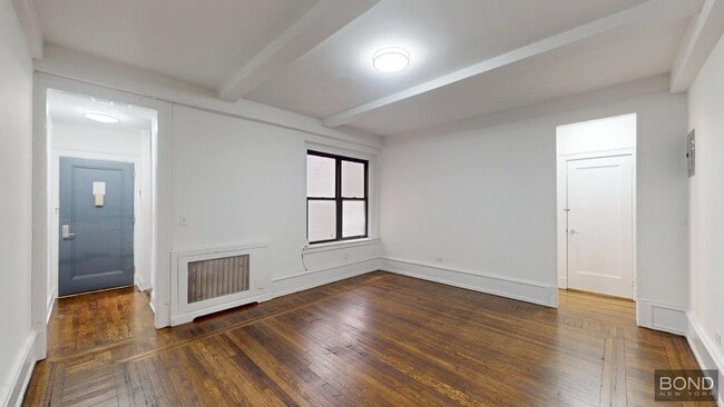 property at 140 W 55th St