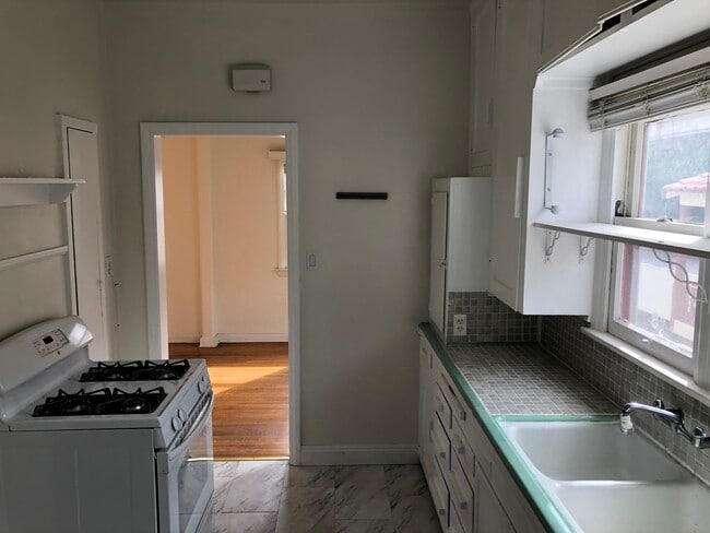 1859 Kelton Ave, Unit 1861.5 in Los Angeles, CA - Building Photo - Building Photo