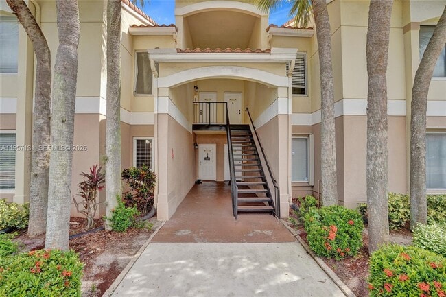 property at 815 Boynton Beach Blvd