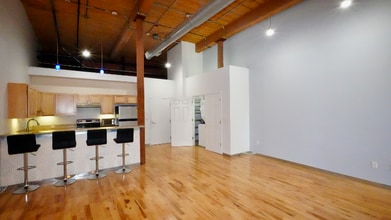 1117 Douglas Ave in Providence, RI - Building Photo - Building Photo