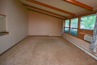 1361 9th Ave SE in Rochester, MN - Building Photo - Building Photo