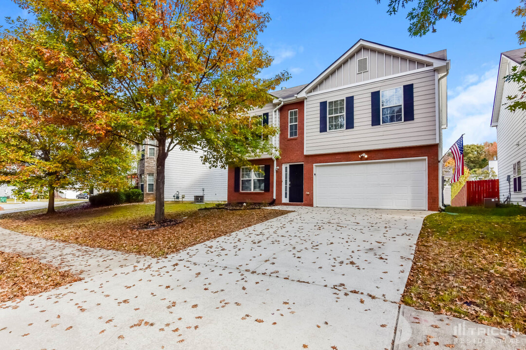 2010 Redwood Trace in Ellenwood, GA - Building Photo