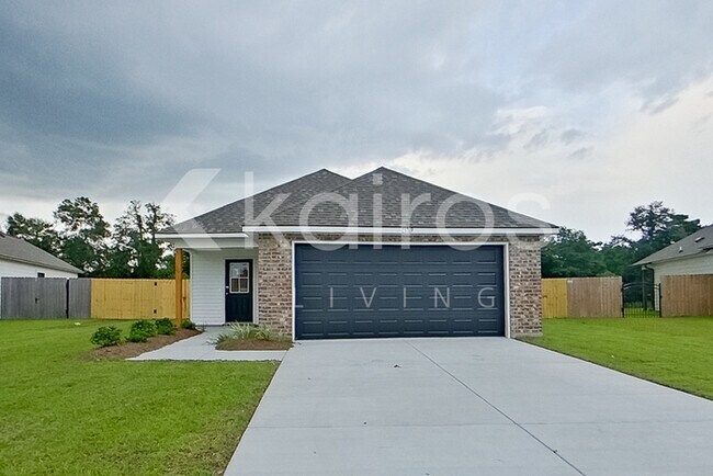 13769 Pinyon Dr in Denham Springs, LA - Building Photo - Building Photo