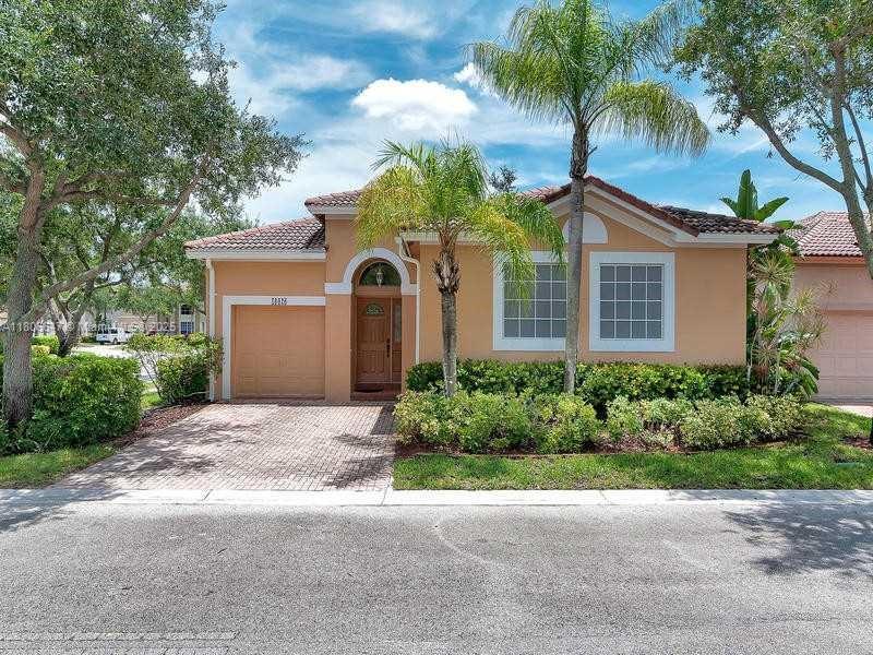 16026 Opal Creek Dr in Weston, FL - Building Photo
