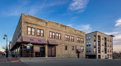Hoff Mall and Hoff Apartments in Mount Horeb, WI - Building Photo - Building Photo