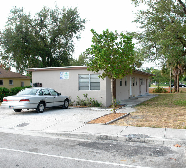 2746 NW 6th Ct in Fort Lauderdale, FL - Building Photo - Building Photo