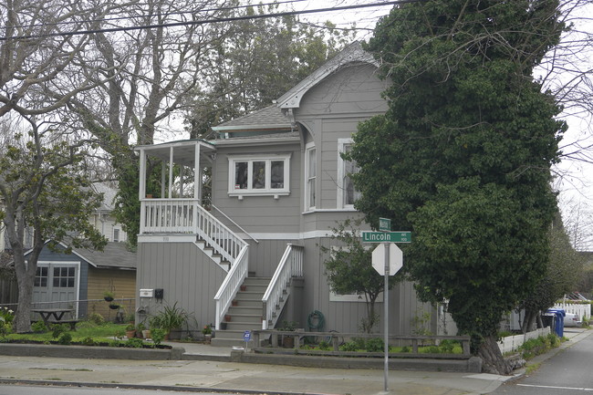 930-930A & 932 Lincoln Ave in Alameda, CA - Foto de edificio - Building Photo