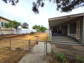 18950 Woodcrest Ln in Riverside, CA - Foto de edificio - Building Photo