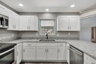 490 Spruceview Dr in Port Orange, FL - Foto de edificio - Building Photo