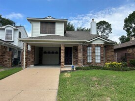 7761 High Village Dr in Houston, TX - Building Photo