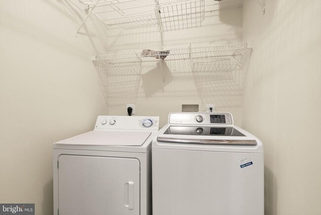 3840 Lightfoot St in Chantilly, VA - Building Photo - Building Photo